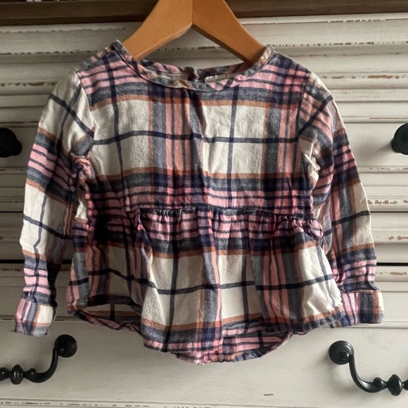🍭 OshKosh B’Gosh infant girl long sleeve Flannel in size 18M - Picture 2 of 4